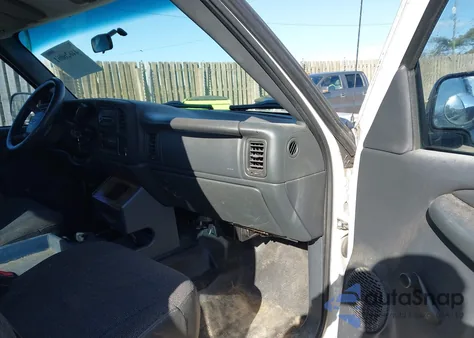 2001 Chevrolet Silverado 2500Hd from USA, damaged, VIN 1GCHC29U61E343055